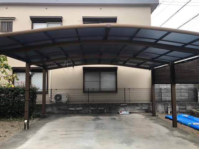 明石市　Ａ様邸　以前漆喰工事をしたお客様よりご相談頂きました。雹で雨樋とカーポート屋根が被害に遭った為施工させて頂きました